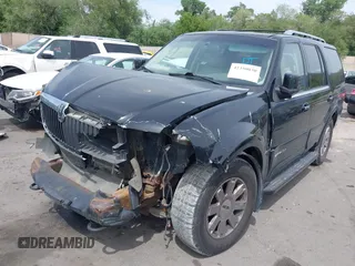 2004 Lincoln Navigator Luxury z VIN 5LMFU28R74LJ01322, wystawiony jako IAAI lot #42350030 z przebiegiem Nie podano mil oraz . Historia ofert i sprzedaży dostępna na DreamBid. Obrazek 17.