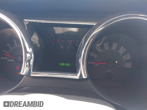 2005 Ford Mustang GT Deluxe z VIN 1ZVFT82H255119937, wystawiony jako IAAI lot #42342433 z przebiegiem 149 435 mil mil oraz . Historia ofert i sprzedaży dostępna na DreamBid. Obrazek 7.