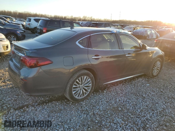 2015 Infiniti Q70 z VIN JN1BY1PR2FM830124, wystawiony jako Copart lot #42536205 z przebiegiem 138 498 mil mil oraz Szkoda całkowita • Salvage title. Historia ofert i sprzedaży dostępna na DreamBid. Obrazek 3.