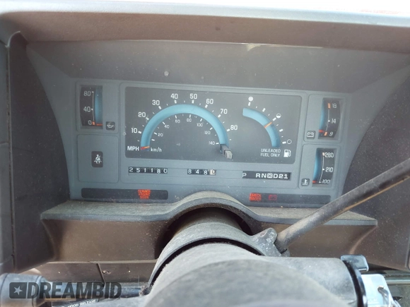 1993 GMC Sonoma z VIN 1GTCS14Z5P8511110, wystawiony jako IAAI lot #42254638 z przebiegiem 251 180 mil mil oraz . Historia ofert i sprzedaży dostępna na DreamBid. Obrazek 7.