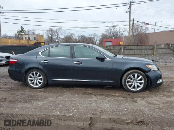 2007 Lexus LS 460 with VIN JTHBL46F975032735, listed as a IAAI auction lot 41952569 with 177,038 mi miles. Bid and sale history available at carsss.com. Image 13.