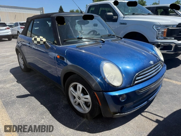 2007 MINI Convertible z VIN WMWRF33577TG17466, wystawiony jako Copart lot #58196905 z przebiegiem 60 644 mil mil oraz Tytuł czysty. Historia ofert i sprzedaży dostępna na DreamBid. Obrazek 1.