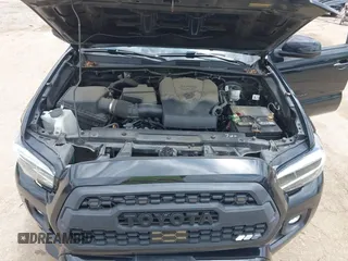 2020 Toyota Tacoma SR5 z VIN 3TMAZ5CN8LM138501, wystawiony jako IAAI lot #42321412 z przebiegiem 81 806 mil mil oraz . Historia ofert i sprzedaży dostępna na DreamBid. Obrazek 10.