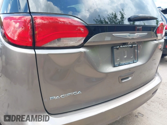 2017 Chrysler Pacifica Touring z VIN 2C4RC1DG2HR833473, wystawiony jako IAAI lot #42597208 z przebiegiem 78 239 mil mil oraz . Historia ofert i sprzedaży dostępna na DreamBid. Obrazek 20.