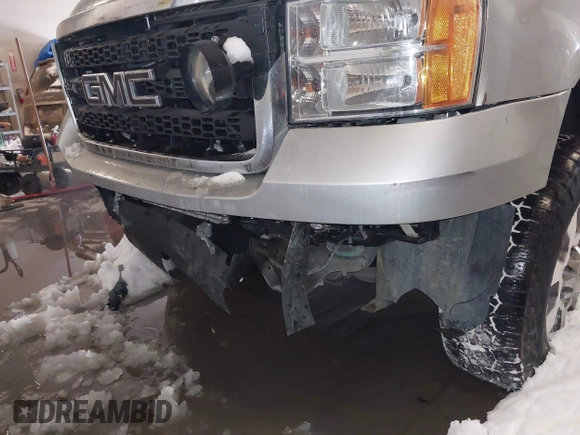 2011 GMC Sierra 2500HD SLT z VIN 1GT121C81BF180823, wystawiony jako IAAI lot #41565516 z przebiegiem 241 220 mil mil oraz . Historia ofert i sprzedaży dostępna na DreamBid. Obrazek 20.