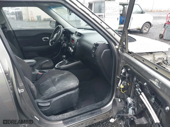 2016 Kia Soul with VIN KNDJN2A21G7242900, listed as a IAAI auction lot 41082800 with 122,160 mi miles. Bid and sale history available at carsss.com. Image 5.