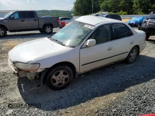 2000 Honda Accord LX with VIN 1HGCG5641YA123572, listed as a Copart auction lot 57981785 with Not provided miles and Salvage title. Bid and sale history available at DreamBid. Image 1.