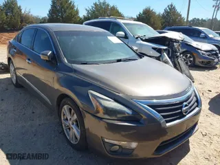 2015 Nissan Altima 2.5 with VIN 1N4AL3AP8FC109277, listed as a IAAI auction lot 41852885 with 179,288 mi miles. Bid and sale history available at carsss.com. Image 1.