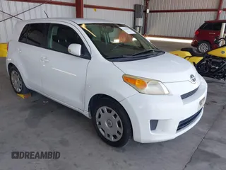 2010 Scion xD z VIN JTKKU4B41AJ054996, wystawiony jako IAAI lot #42486294 z przebiegiem 261 453 mil mil oraz . Historia ofert i sprzedaży dostępna na DreamBid. Obrazek 1.
