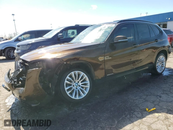 2014 BMW X1 sDrive28i z VIN WBAVM1C57EVW53696, wystawiony jako Copart lot #53142255 z przebiegiem 86 581 mil mil oraz Czysty tytuł • Clean title. Historia ofert i sprzedaży dostępna na DreamBid. Obrazek 1.