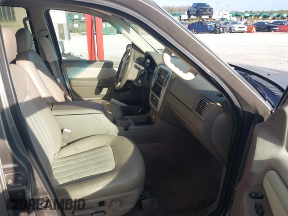 2002 Mercury Mountaineer with VIN 4M2DU86W62UJ34436, listed as a IAAI auction lot 41643664 with 56,871 mi miles and . Bid and sale history available at DreamBid. Image 5.