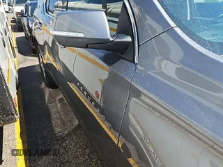 2021 Chevrolet Traverse LT Cloth z VIN 1GNEVGKW8MJ185066, wystawiony jako IAAI lot #42571527 z przebiegiem 88 555 mil mil oraz . Historia ofert i sprzedaży dostępna na DreamBid. Obrazek 1.