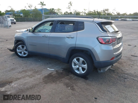 2020 Jeep Compass Altitude z VIN 3C4NJCBB6LT235321, wystawiony jako IAAI lot #42497160 z przebiegiem 25 615 mil mil oraz . Historia ofert i sprzedaży dostępna na DreamBid. Obrazek 3.