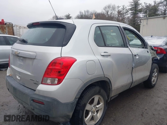 2016 Chevrolet Trax LS with VIN 3GNCJNSB9GL244062, listed as a IAAI auction lot 41118813 with 1 mi miles. Bid and sale history available at carsss.com. Image 4.
