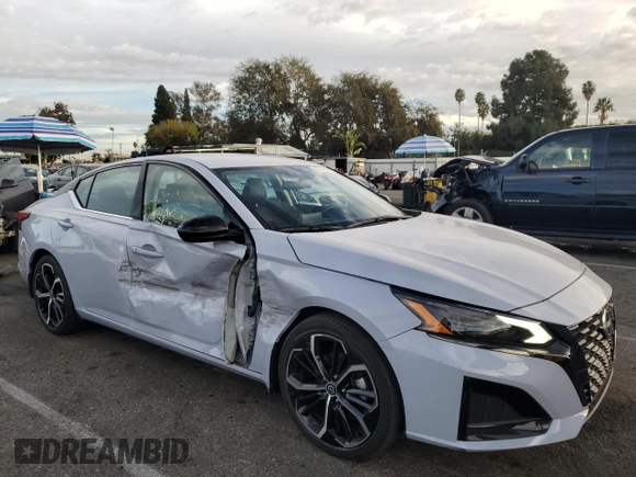 2024 Nissan Altima SR z VIN 1N4BL4CV4RN300404, wystawiony jako Copart lot #81936134 z przebiegiem 13 108 mil mil oraz Szkoda całkowita • Salvage title. Historia ofert i sprzedaży dostępna na DreamBid. Obrazek 4.