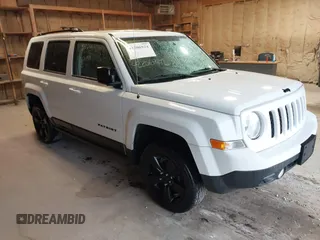 2015 Jeep Patriot Sport z VIN 1C4NJPBA0FD377432, wystawiony jako IAAI lot #42206924 z przebiegiem 142 247 mil mil oraz . Historia ofert i sprzedaży dostępna na DreamBid. Obrazek 1.