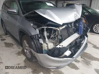 2015 Toyota Highlander XLE z VIN 5TDJKRFH8FS119758, wystawiony jako IAAI lot #42367279 z przebiegiem 148 370 mil mil oraz . Historia ofert i sprzedaży dostępna na DreamBid. Obrazek 6.