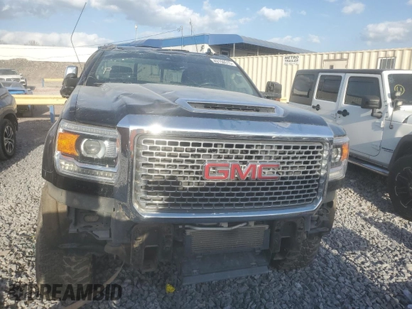 2017 GMC Sierra 2500HD Denali z VIN 1GT12UEY6HF232938, wystawiony jako Copart lot #49150515 z przebiegiem 116 949 mil mil oraz Szkoda całkowita • Salvage title. Historia ofert i sprzedaży dostępna na DreamBid. Obrazek 5.