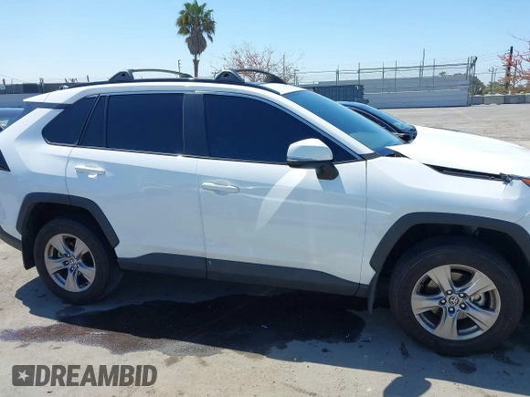 2022 Toyota RAV4 XLE with VIN 2T3W1RFV4NW233025, listed as a IAAI auction lot 42238717 with 39,156 mi miles and . Bid and sale history available at DreamBid. Image 13.