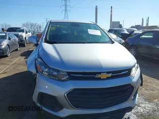 2019 Chevrolet Trax LS with VIN 3GNCJNSB5KL196519, listed as a IAAI auction lot 41686357 with 117,162 mi miles. Bid and sale history available at carsss.com. Image 13.