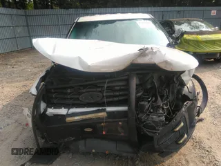 2017 Ford Police Interceptor Utility z VIN 1FM5K8AR9HGA24386, wystawiony jako IAAI lot #37197888 z przebiegiem 80 013 mil mil oraz . Historia ofert i sprzedaży dostępna na DreamBid. Obrazek 11.