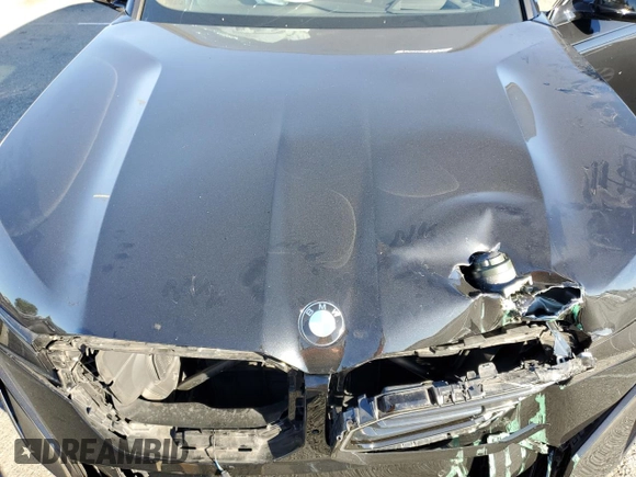 2023 BMW XM z VIN 5YM23CS08P9R97700, wystawiony jako Copart lot #79049744 z przebiegiem Nie podano mil oraz Szkody całkowita. Historia ofert i sprzedaży dostępna na DreamBid. Obrazek 12.