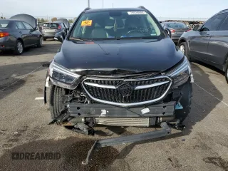 2020 Buick Encore Essence z VIN KL4CJGSB1LB044402, wystawiony jako Copart lot #78628684 z przebiegiem 64 651 mil mil oraz Szkody całkowita. Historia ofert i sprzedaży dostępna na DreamBid. Obrazek 5.