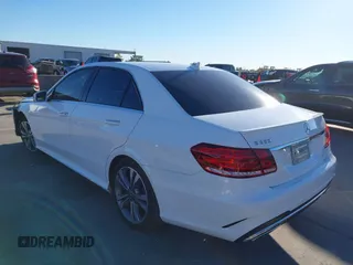 2014 Mercedes-Benz E 350 Sport z VIN WDDHF5KB6EB016413, wystawiony jako IAAI lot #40893617 z przebiegiem 151 112 mil mil oraz . Historia ofert i sprzedaży dostępna na DreamBid. Obrazek 3.