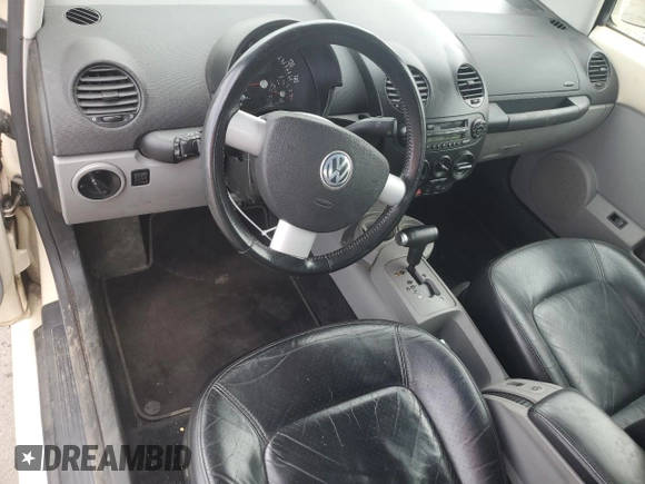 2004 Volkswagen Beetle with VIN 3VWCM21Y34M310399, listed as a Copart auction lot 54648025 with 110,890 mi miles and Clean Title. Bid and sale history available at DreamBid. Image 8.