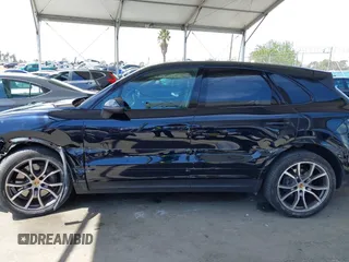 2023 Porsche Cayenne с VIN WP1AA2AY3PDA03428, выставлен на аукционе IAAI как лот 42003079 с пробегом 2 564 миль миль и . История ставок и продаж доступна на DreamBid. Изображение 14.