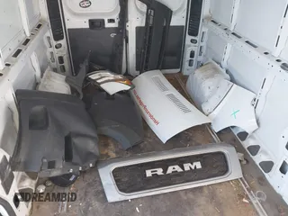 2021 Ram ProMaster Cargo z VIN 3C6LRVDG2ME567631, wystawiony jako IAAI lot #38779881 z przebiegiem 53 693 mil mil oraz . Historia ofert i sprzedaży dostępna na DreamBid. Obrazek 12.