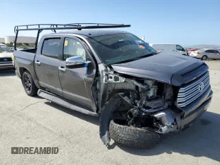 2017 Toyota Tundra Platinum z VIN 5TFAY5F15HX636975, wystawiony jako Copart lot #53922615 z przebiegiem Nie podano mil oraz Szkoda całkowita • Salvage title. Historia ofert i sprzedaży dostępna na DreamBid. Obrazek 4.
