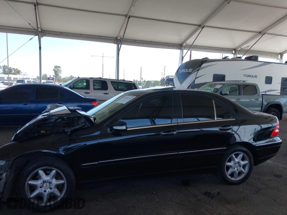2004 Mercedes-Benz C 320 z VIN WDBRF64JX4F522423, wystawiony jako IAAI lot #42287731 z przebiegiem Nie podano mil oraz . Historia ofert i sprzedaży dostępna na DreamBid. Obrazek 13.