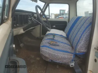 1975 Ford F-250 z VIN F25MRX29466, wystawiony jako Copart lot #50986975 z przebiegiem 92 878 mil mil oraz Nie do naprawy • Non repairable. Historia ofert i sprzedaży dostępna na DreamBid. Obrazek 7.