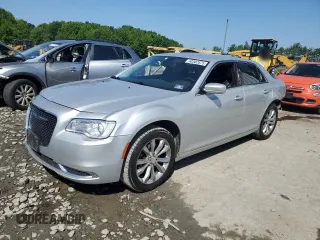 2019 Chrysler 300 Touring with VIN 2C3CCARG4KH605037, listed as a Copart auction lot 60302675 with 231,042 mi miles and Salvage title. Bid and sale history available at DreamBid. Image 1.