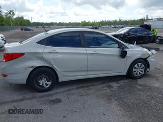 2016 Hyundai Accent SE z VIN KMHCT4AE4GU110456, wystawiony jako IAAI lot #42203494 z przebiegiem 97 409 mil mil oraz . Historia ofert i sprzedaży dostępna na DreamBid. Obrazek 6.