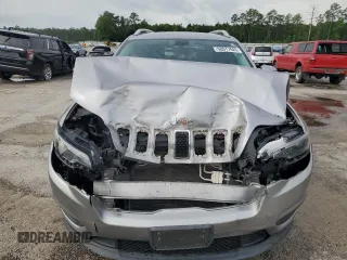 2019 Jeep Cherokee Latitude Plus with VIN 1C4PJMLB2KD260704, listed as a Copart auction lot 60077625 with 82,105 mi miles and Salvage title. Bid and sale history available at DreamBid. Image 5.
