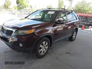2012 Kia Sorento LX z VIN 5XYKT4A6XCG218424, wystawiony jako IAAI lot #42351646 z przebiegiem 185 016 mil mil oraz . Historia ofert i sprzedaży dostępna na DreamBid. Obrazek 17.