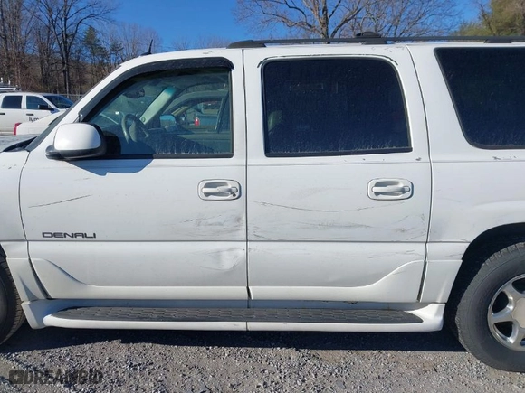2004 GMC Yukon XL Denali with VIN 1GKFK66U54J309887, listed as a IAAI auction lot 41652086 with NaN miles. Bid and sale history available at carsss.com. Image 16.
