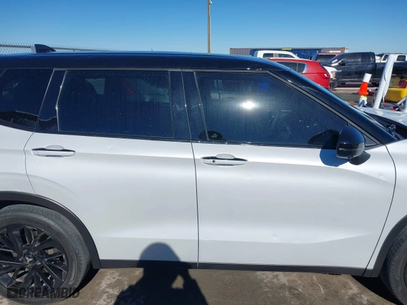 2023 Mitsubishi Outlander SEL with VIN JA4J3VA89PZ010619, listed as a IAAI auction lot 41414276 with 23,016 mi miles. Bid and sale history available at carsss.com. Image 13.
