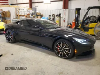 2018 Aston Martin DB11 z VIN SCFRMFAV6JGL03707, wystawiony jako Copart lot #81757644 z przebiegiem Nie podano mil oraz Szkody całkowita. Historia ofert i sprzedaży dostępna na DreamBid. Obrazek 4.