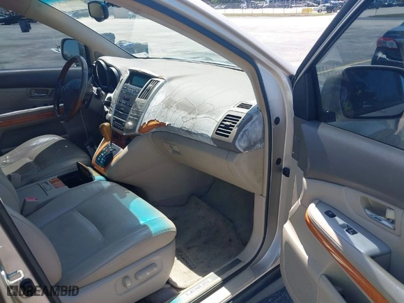2005 Lexus RX 330 with VIN 2T2HA31U05C059173, listed as a IAAI auction lot 42039940 with 165,393 mi miles. Bid and sale history available at carsss.com. Image 5.