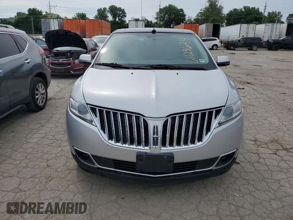2014 Lincoln MKX with VIN 2LMDJ6JK4EBL05749, listed as a Copart auction lot 61123624 with 172,912 mi miles and Salvage Title. Bid and sale history available at carsss.com. Image 5.