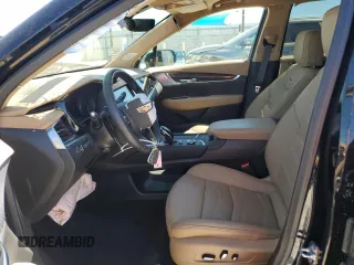 2024 Cadillac XT6 Premium Luxury z VIN 1GYKPERS1RZ755490, wystawiony jako Copart lot #49706575 z przebiegiem 4 239 mil mil oraz Szkoda całkowita • Salvage title. Historia ofert i sprzedaży dostępna na DreamBid. Obrazek 7.
