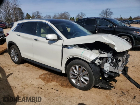 2021 Infiniti QX50 Luxe z VIN 3PCAJ5BB5MF125399, wystawiony jako Copart lot #45708015 z przebiegiem 26 913 mil mil oraz Szkody całkowita. Historia ofert i sprzedaży dostępna na DreamBid. Obrazek 4.