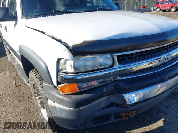 2000 Chevrolet Suburban LT with VIN 3GNGK26U9YG200551, listed as a IAAI auction lot 41527081 with 269,980 mi miles. Bid and sale history available at carsss.com. Image 6.