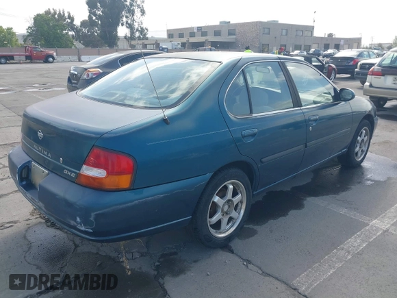 1998 Nissan Altima XE with VIN 1N4DL01D2WC254087, listed as a IAAI auction lot 42184722 with 255,372 mi miles and . Bid and sale history available at carsss.com. Image 4.