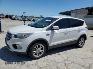 2017 Ford Escape SE z VIN 1FMCU0G9XHUC38315, wystawiony jako Copart lot #50998095 z przebiegiem 81 110 mil mil oraz Czysty tytuł • Clean title. Historia ofert i sprzedaży dostępna na DreamBid. Obrazek 1.