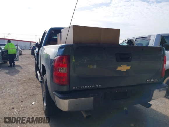 2007 Chevrolet Silverado 1500 LT w/1LT with VIN 2GCEC19J571562893, listed as a IAAI auction lot 41420449 with 246,613 mi miles. Bid and sale history available at carsss.com. Image 3.