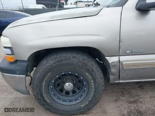 2001 Chevrolet Silverado 1500 LT with VIN 2GCEC19T511122228, listed as a IAAI auction lot 41736673 with 413,475 mi miles. Bid and sale history available at carsss.com. Image 6.